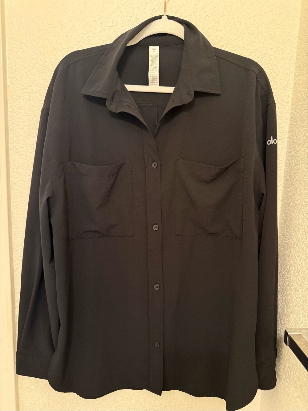 ALO Yoga Dreamscape Button-Down Shirt blouse with Chest Pockets